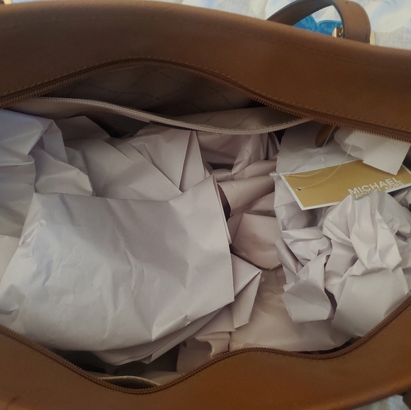 XL MK Jet Set Travel Tote - Picture 4 of 8